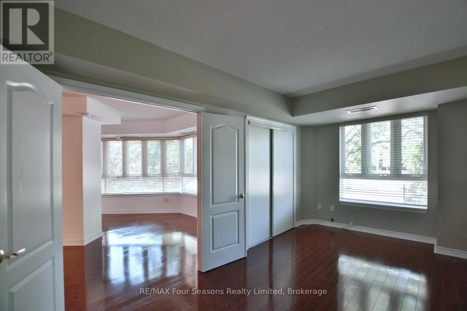 210 - 16 RAGLAN STREET, #210