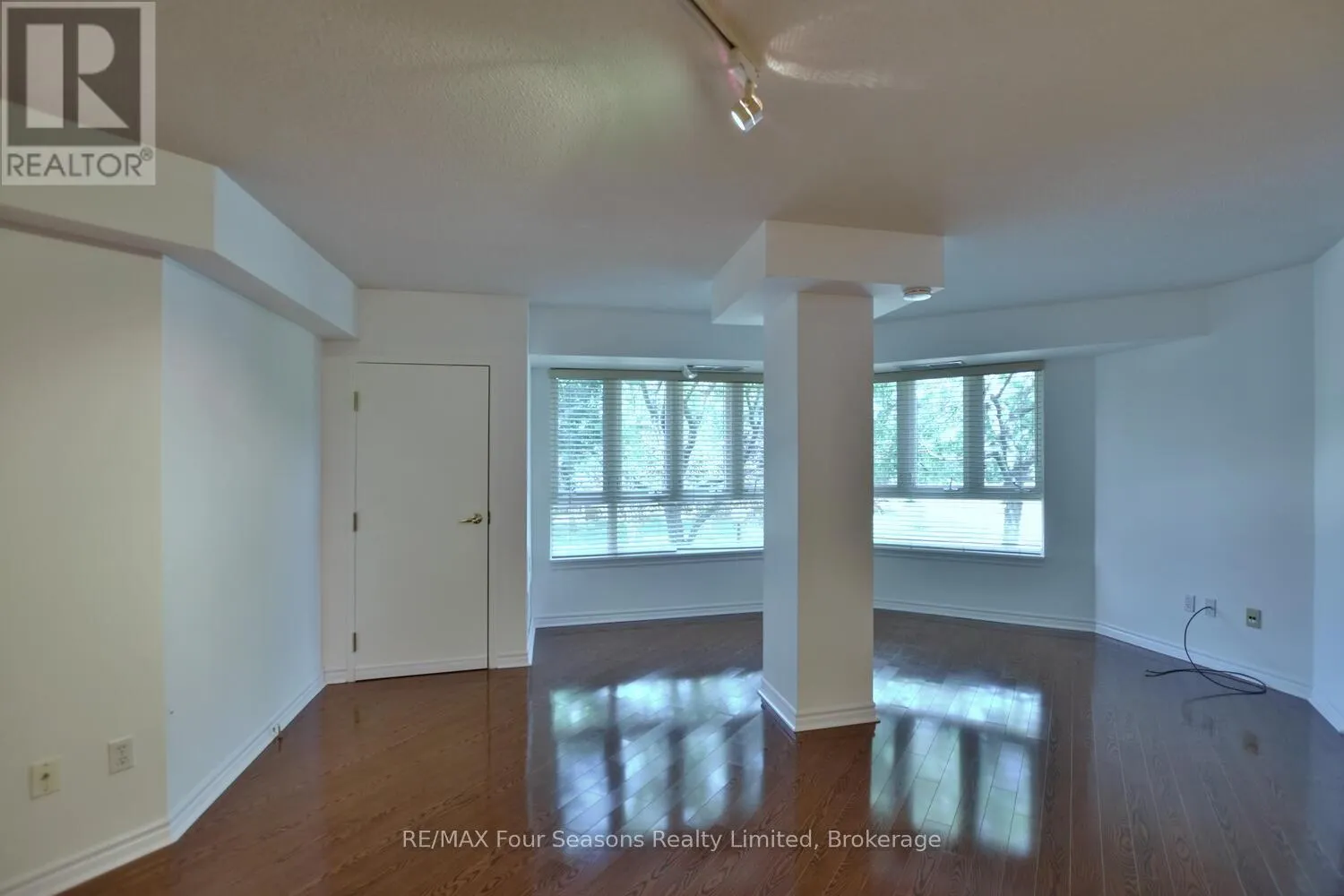 210 - 16 RAGLAN STREET, #210