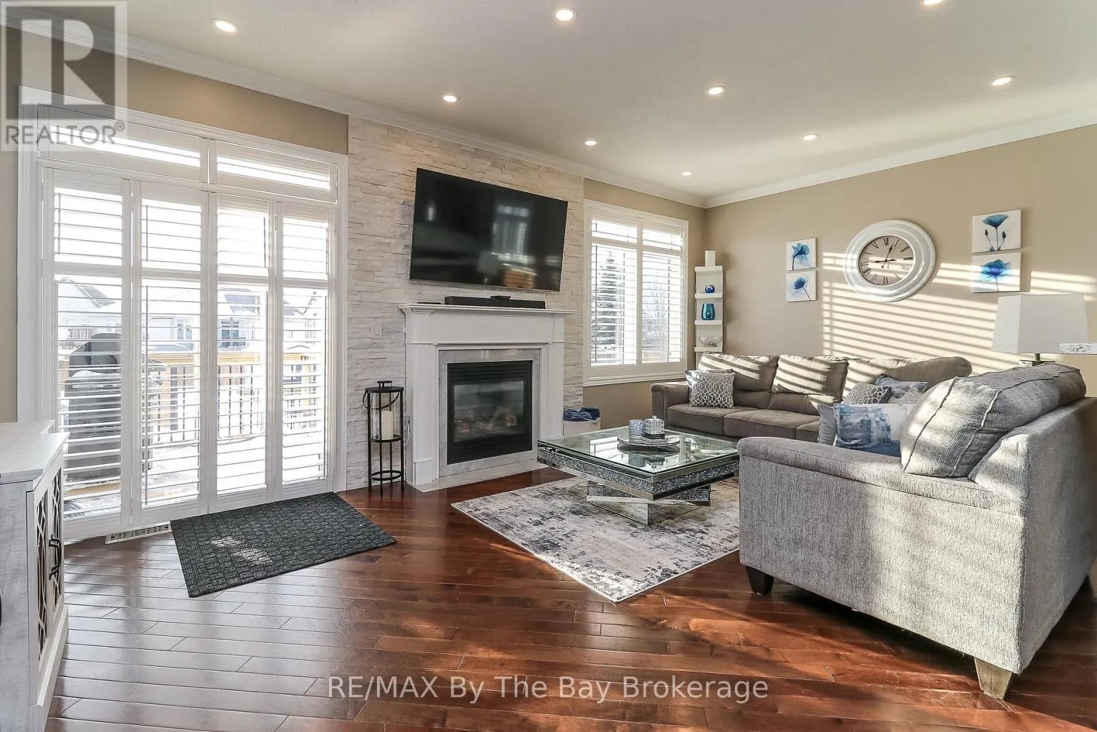 9 BROADPOINT STREET