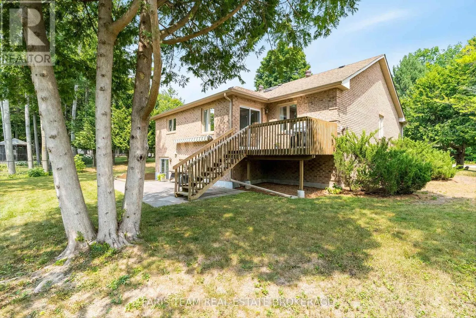 9 FAIRWAY CRESCENT