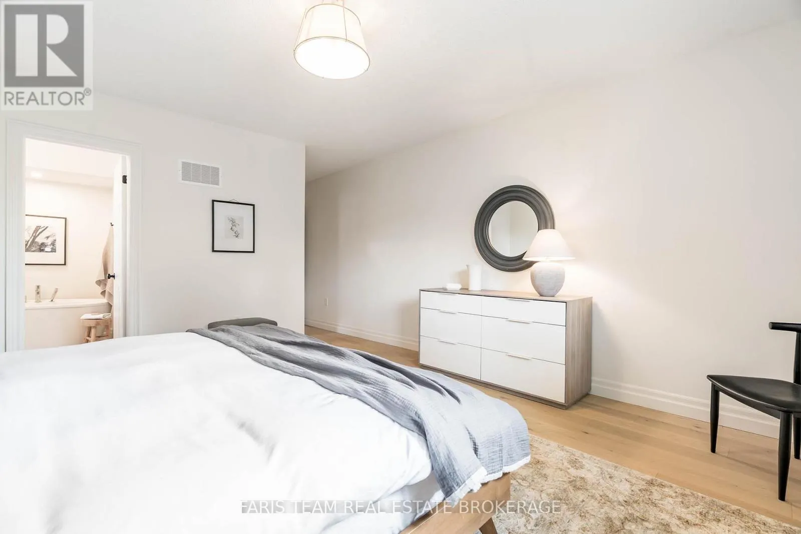 9 FAIRWAY CRESCENT