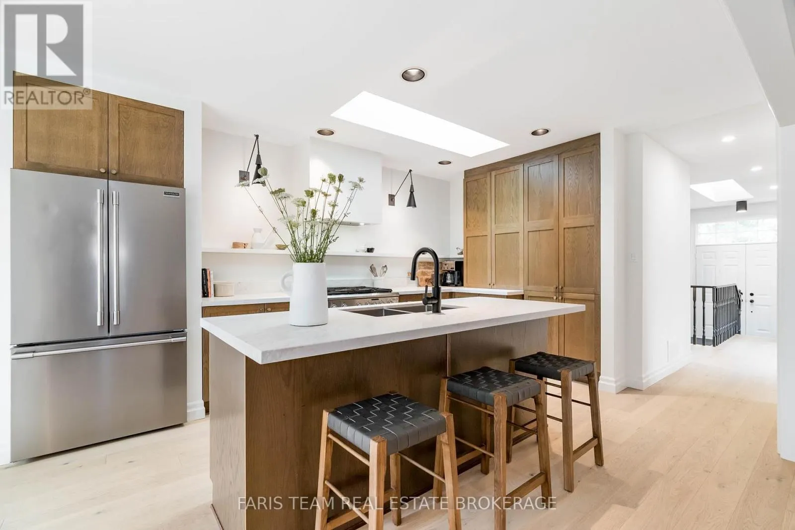 9 FAIRWAY CRESCENT