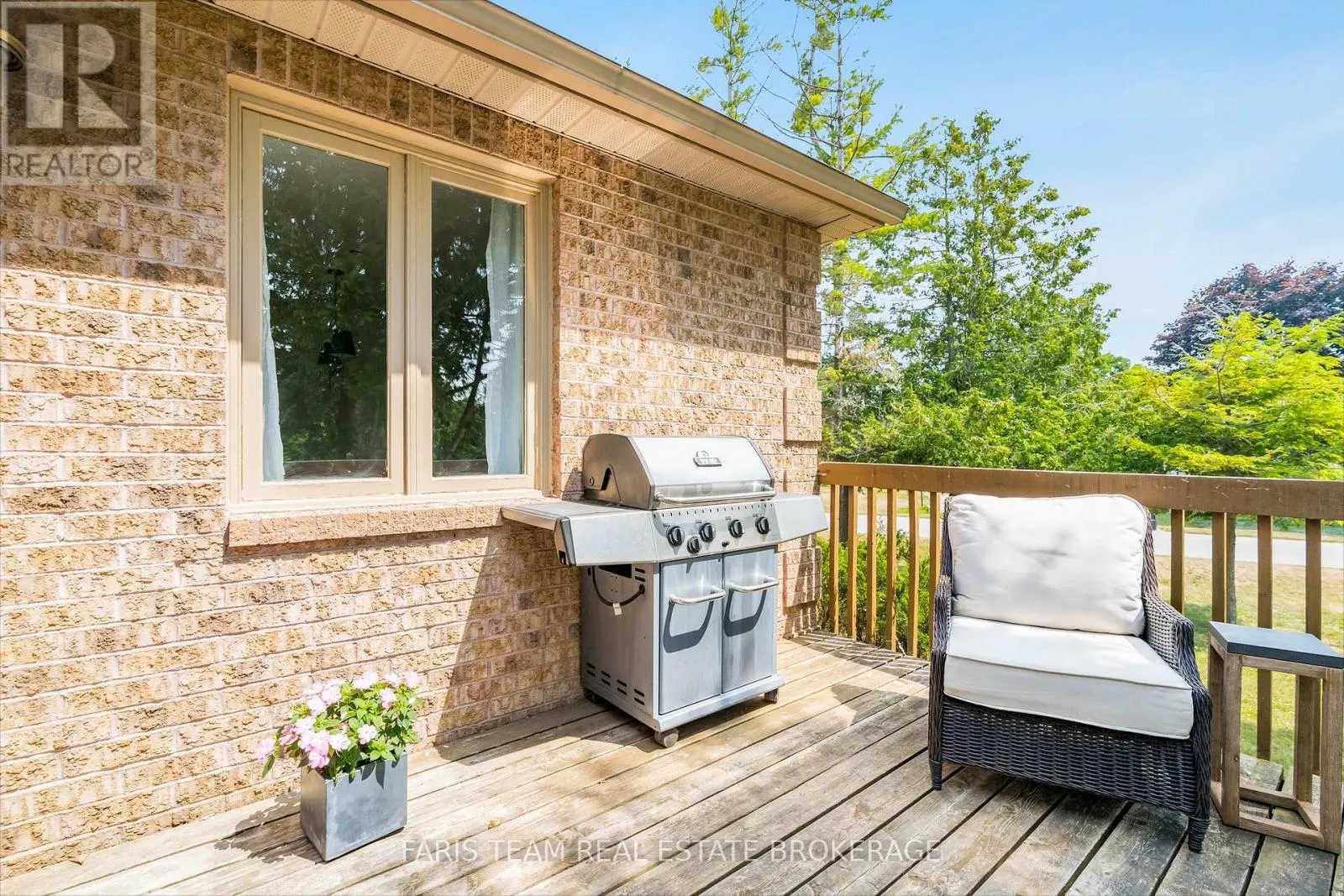 9 FAIRWAY CRESCENT