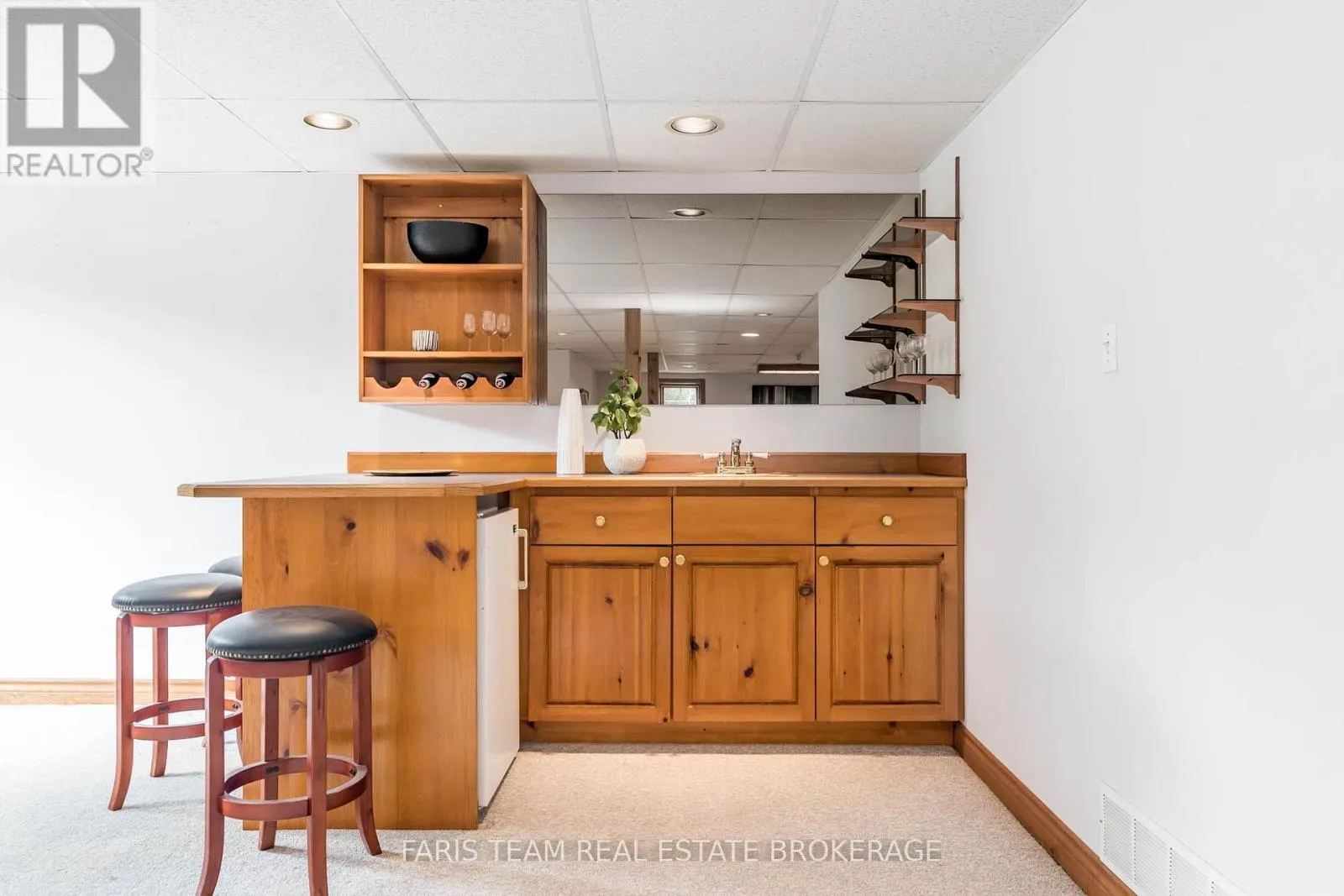 9 FAIRWAY CRESCENT