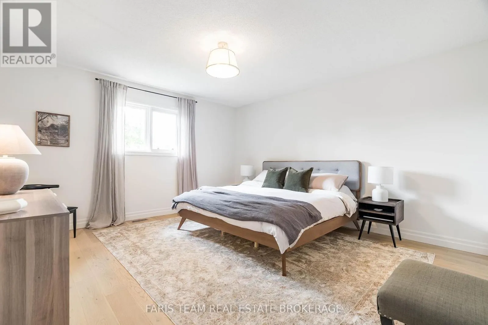 9 FAIRWAY CRESCENT
