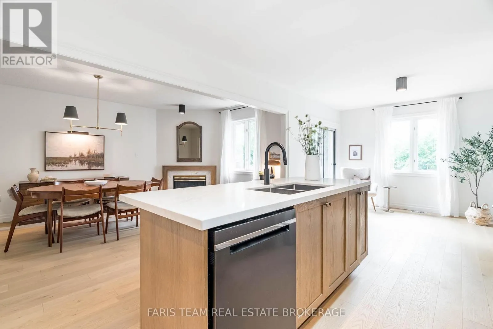 9 FAIRWAY CRESCENT