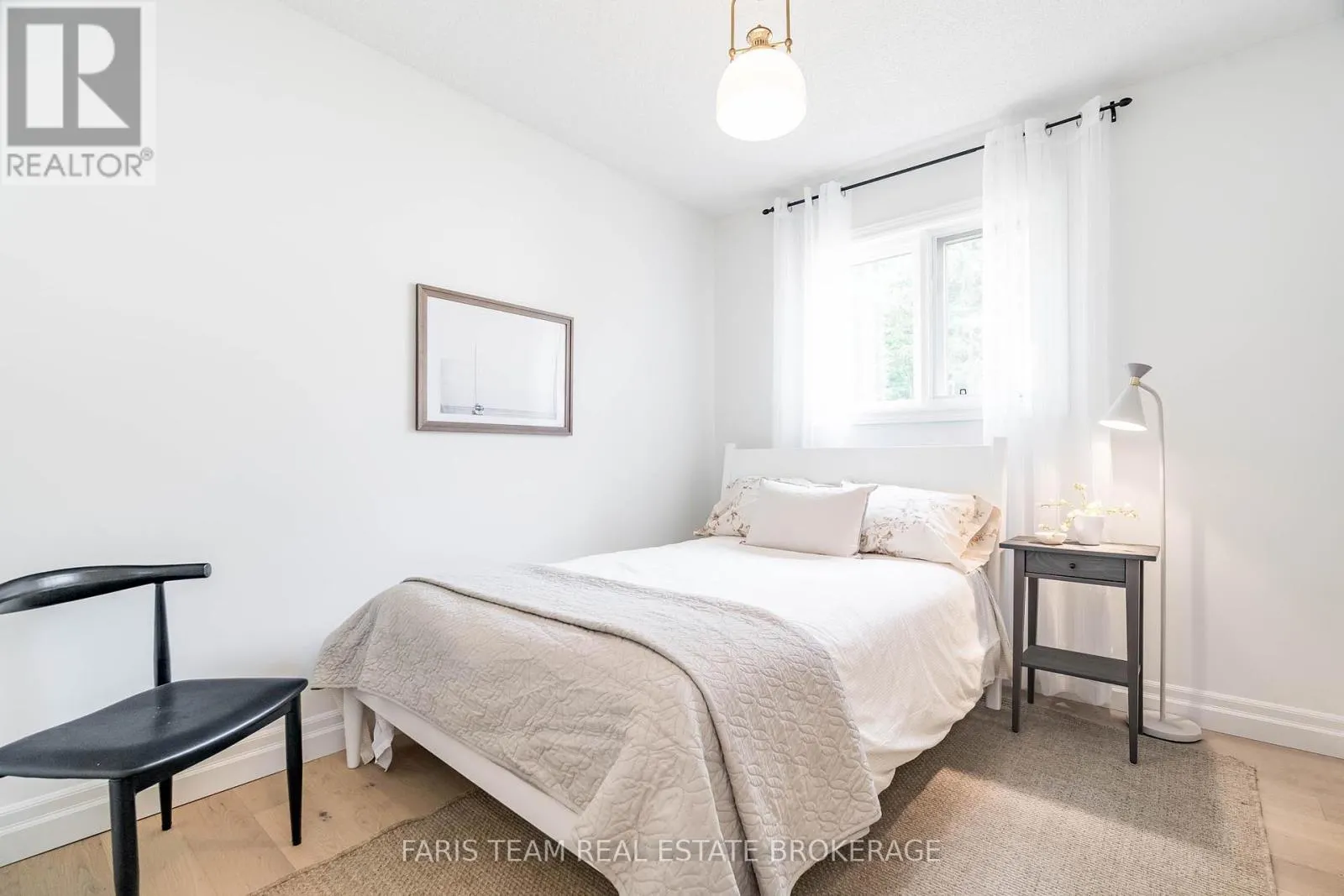 9 FAIRWAY CRESCENT