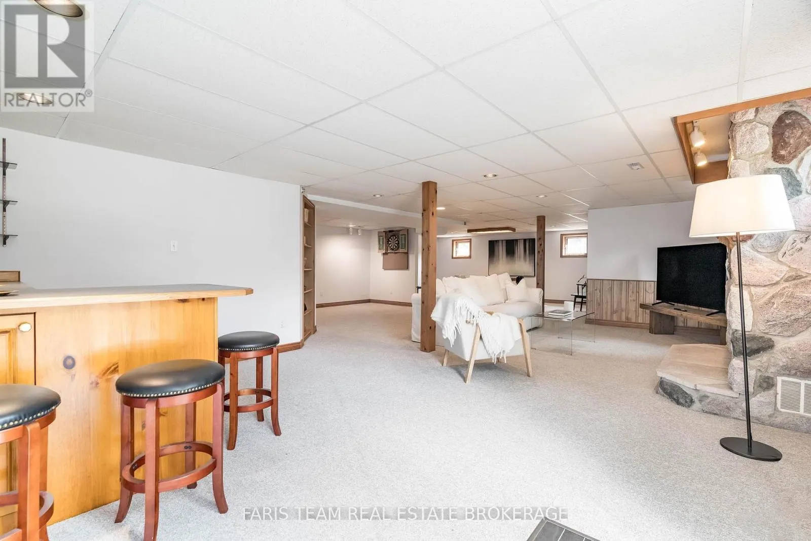 9 FAIRWAY CRESCENT