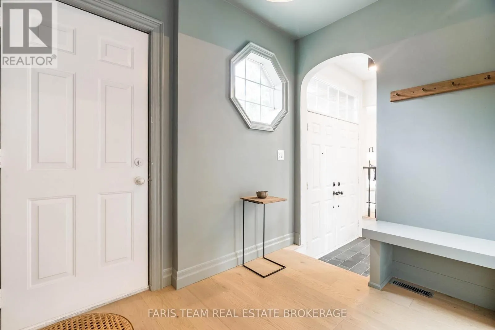 9 FAIRWAY CRESCENT