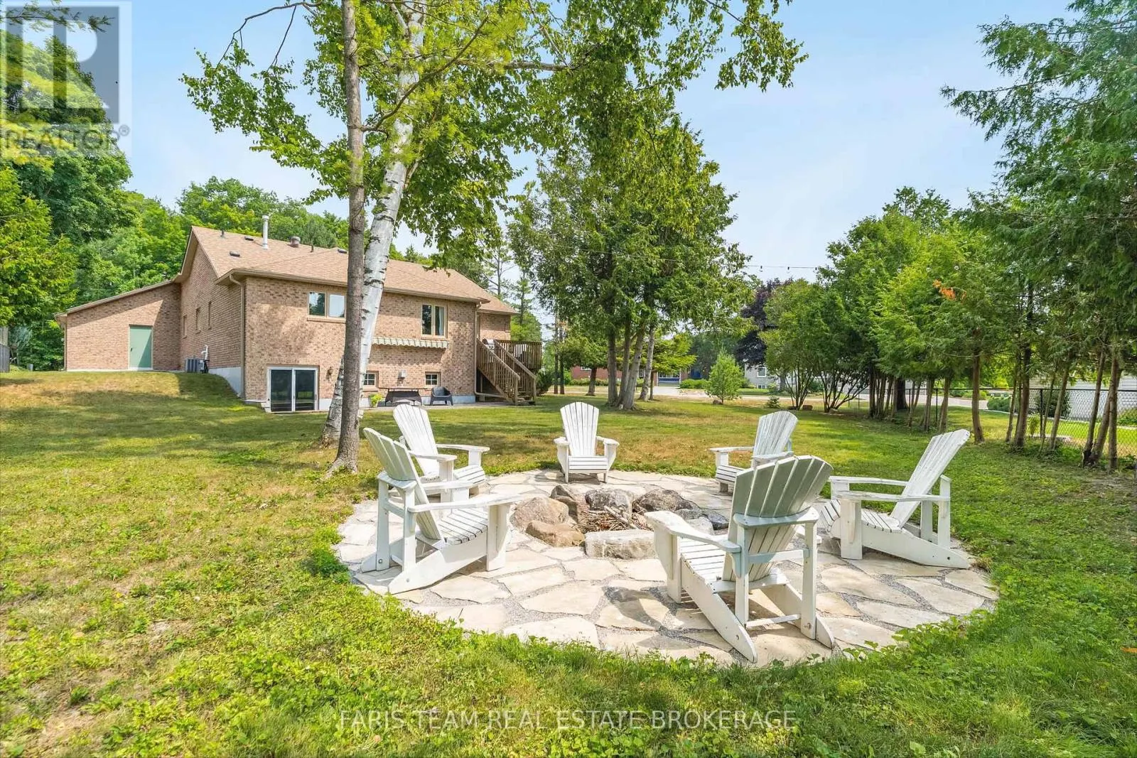 9 FAIRWAY CRESCENT