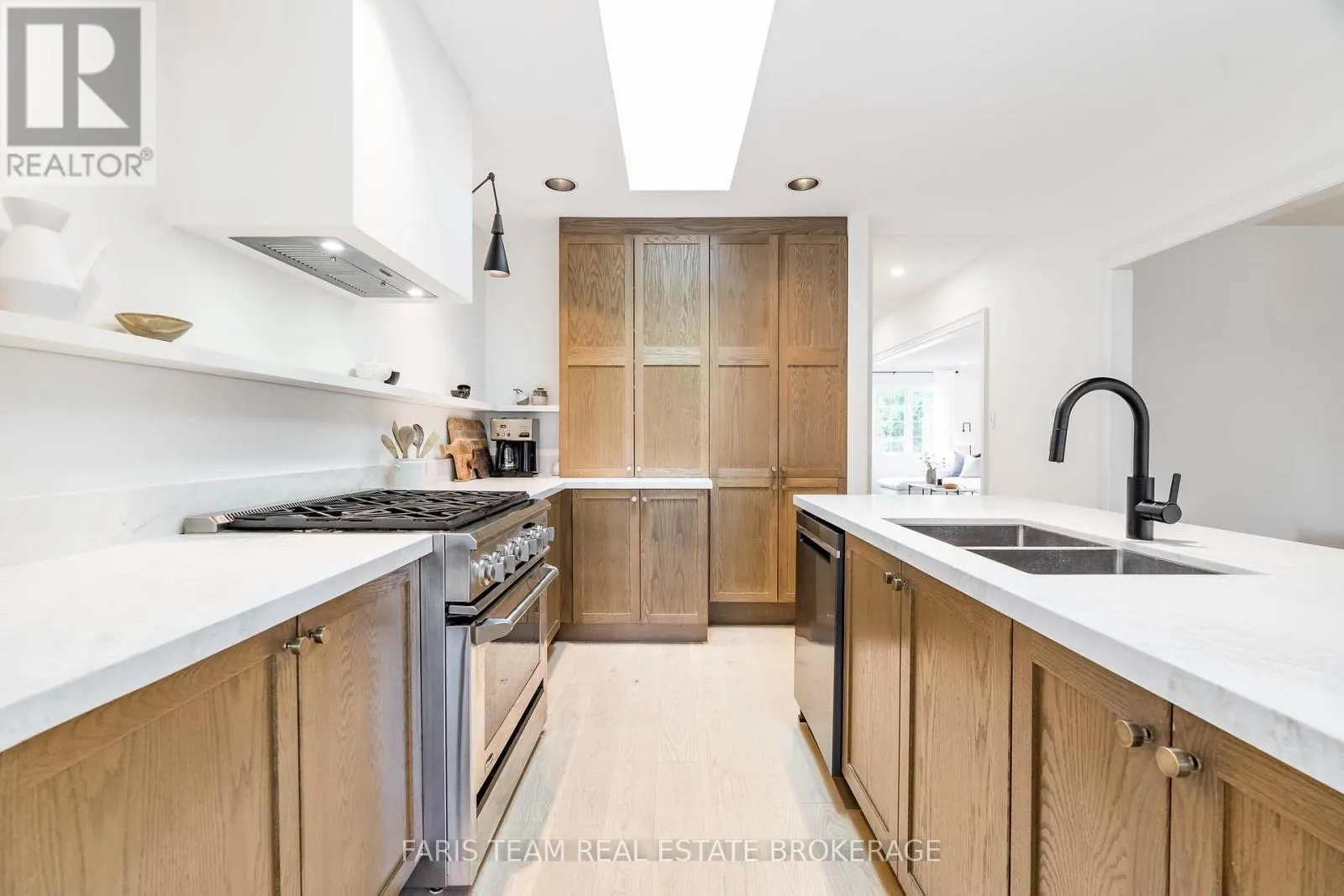 9 FAIRWAY CRESCENT