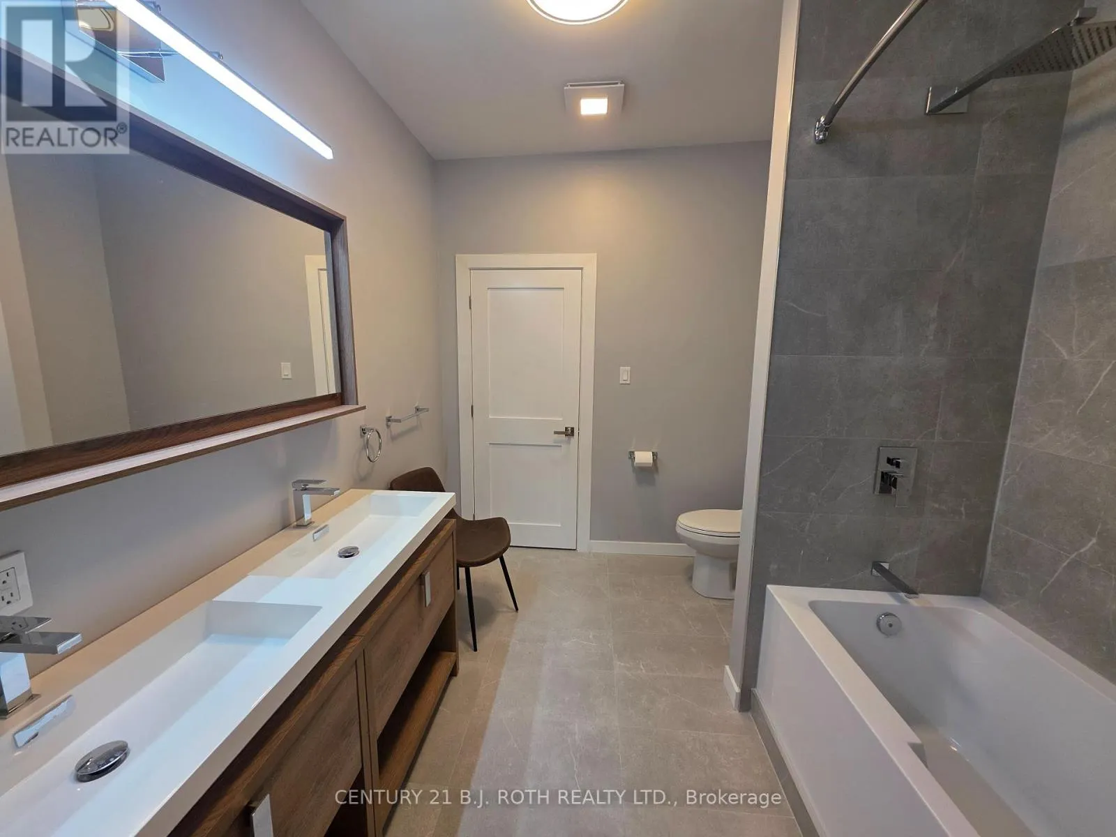 2 - 82 ALBERT STREET N