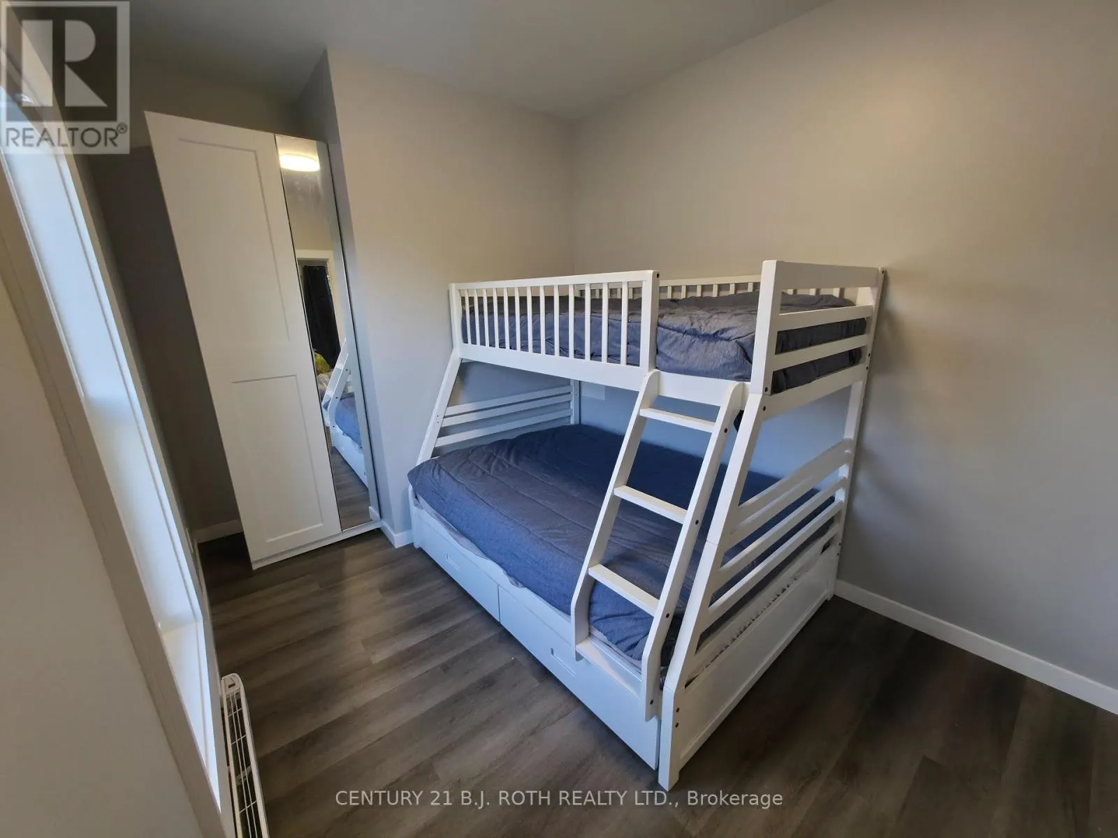2 - 82 ALBERT STREET N