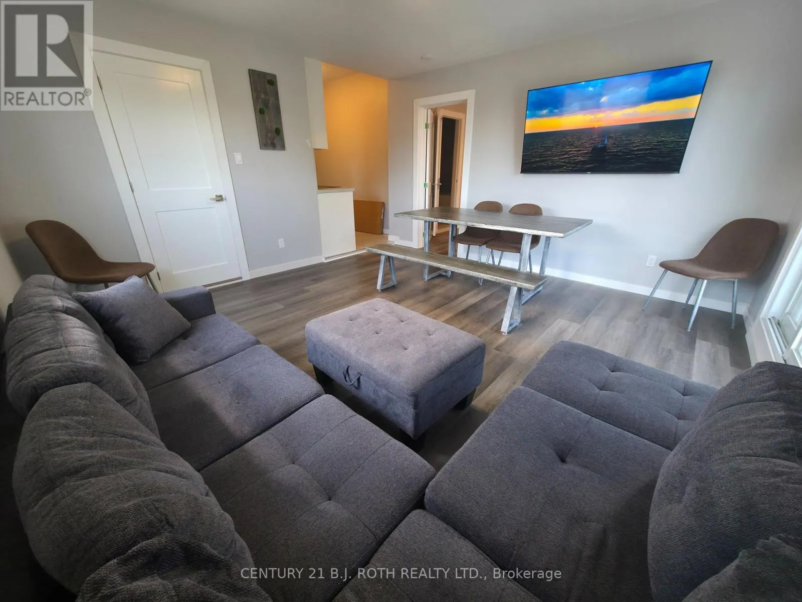2 - 82 ALBERT STREET N