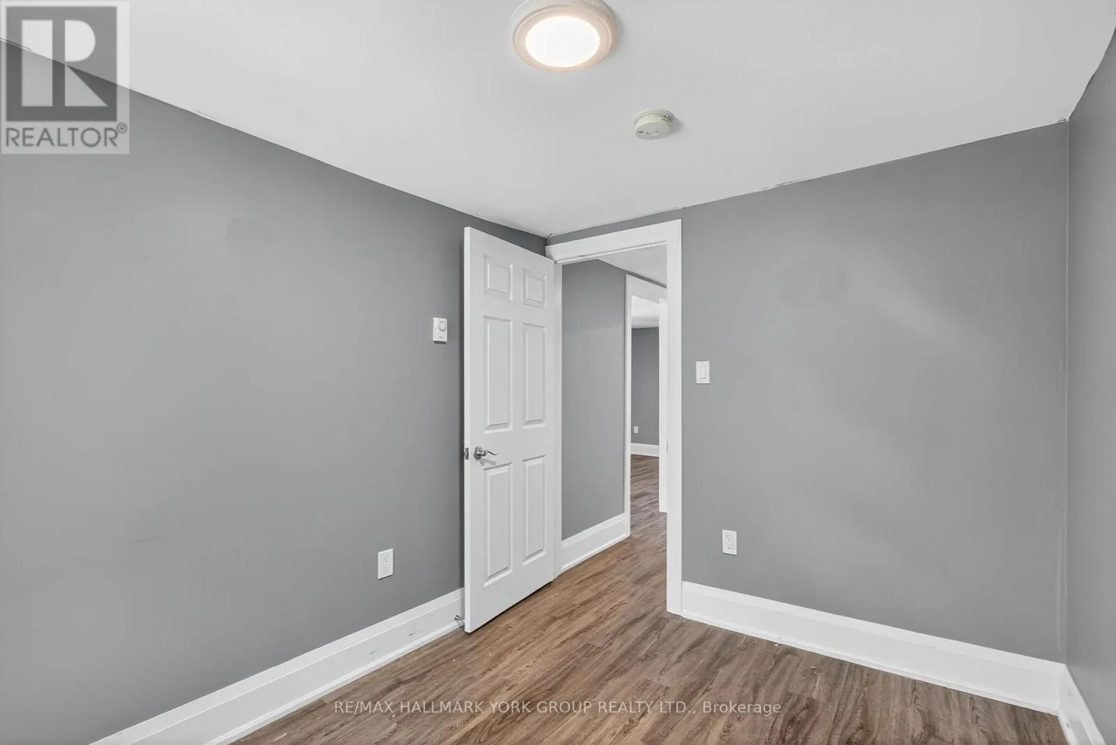 UPPER - 16 ALBERT STREET N
