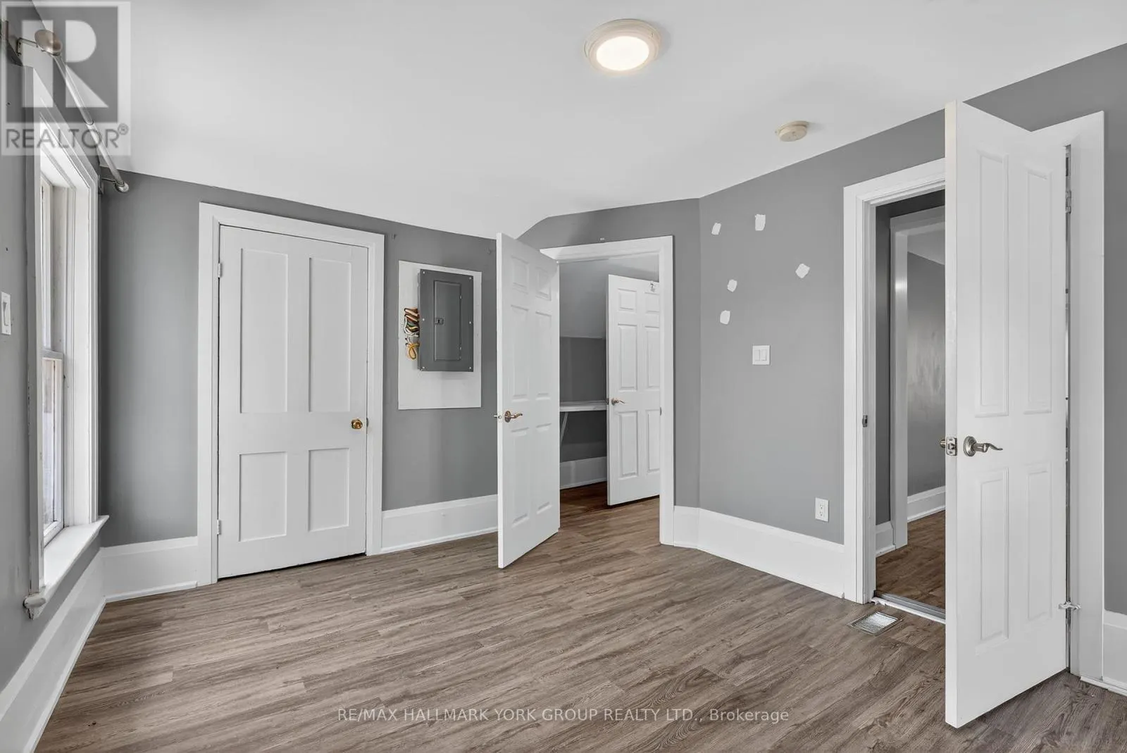 UPPER - 16 ALBERT STREET N