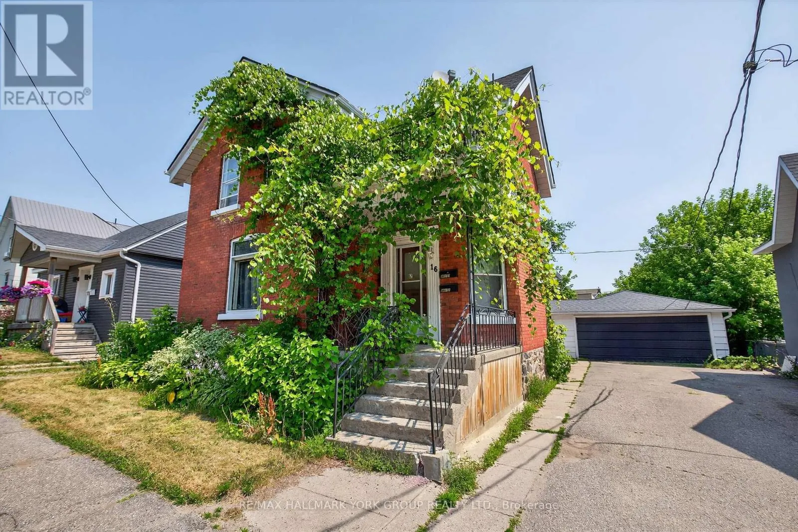 UPPER - 16 ALBERT STREET N