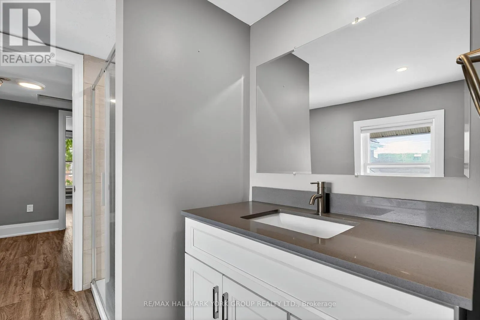 UPPER - 16 ALBERT STREET N
