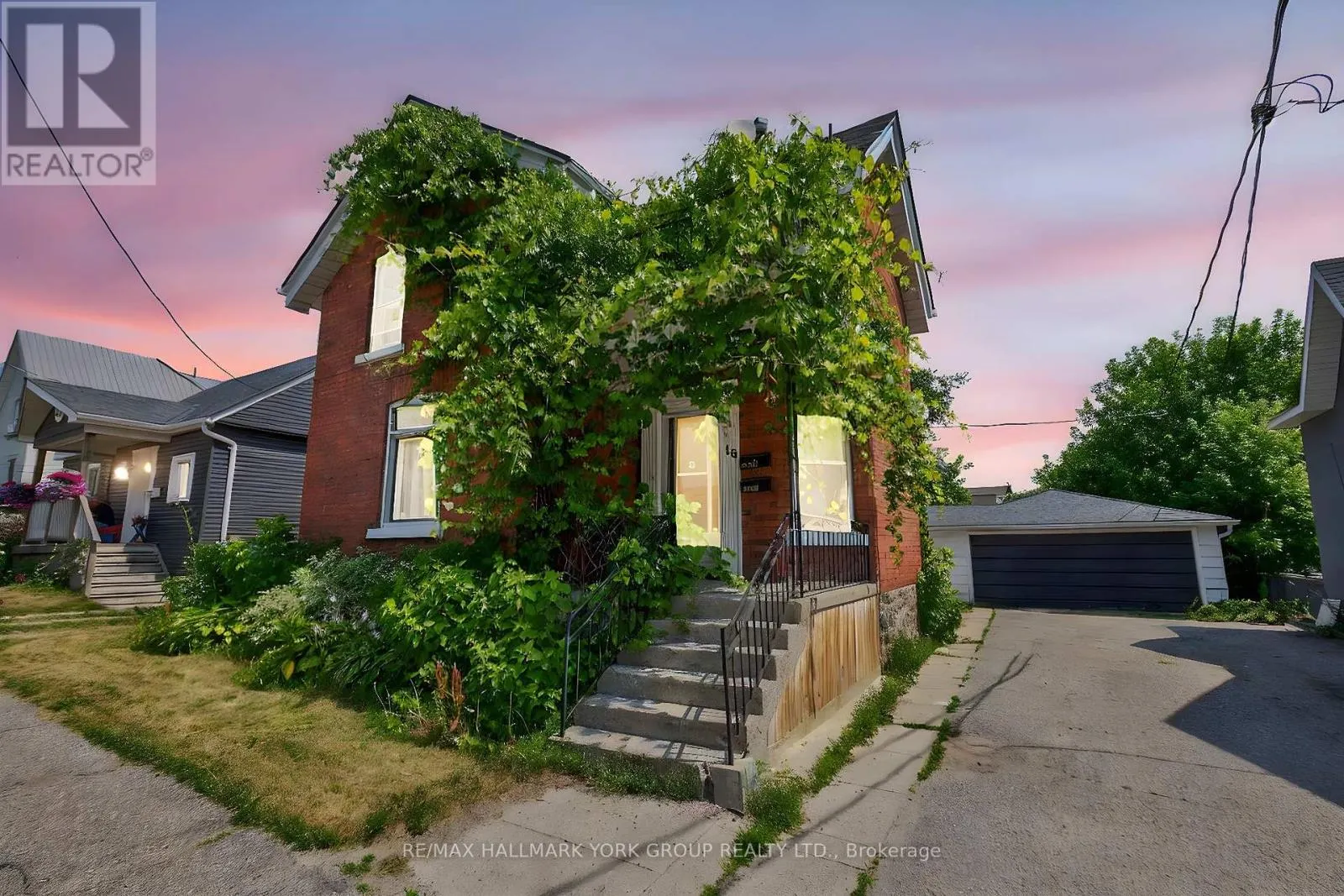 UPPER - 16 ALBERT STREET N