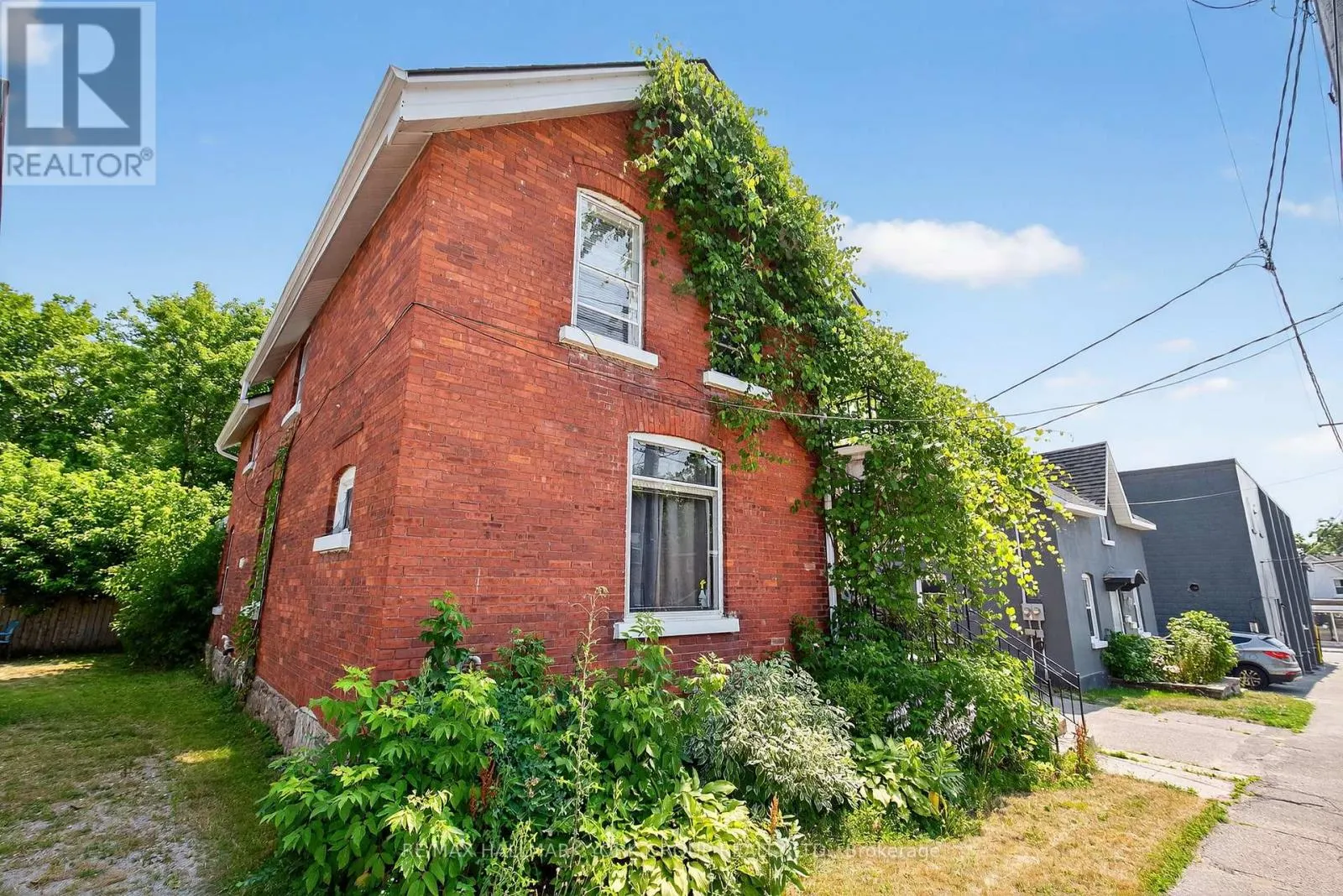 UPPER - 16 ALBERT STREET N