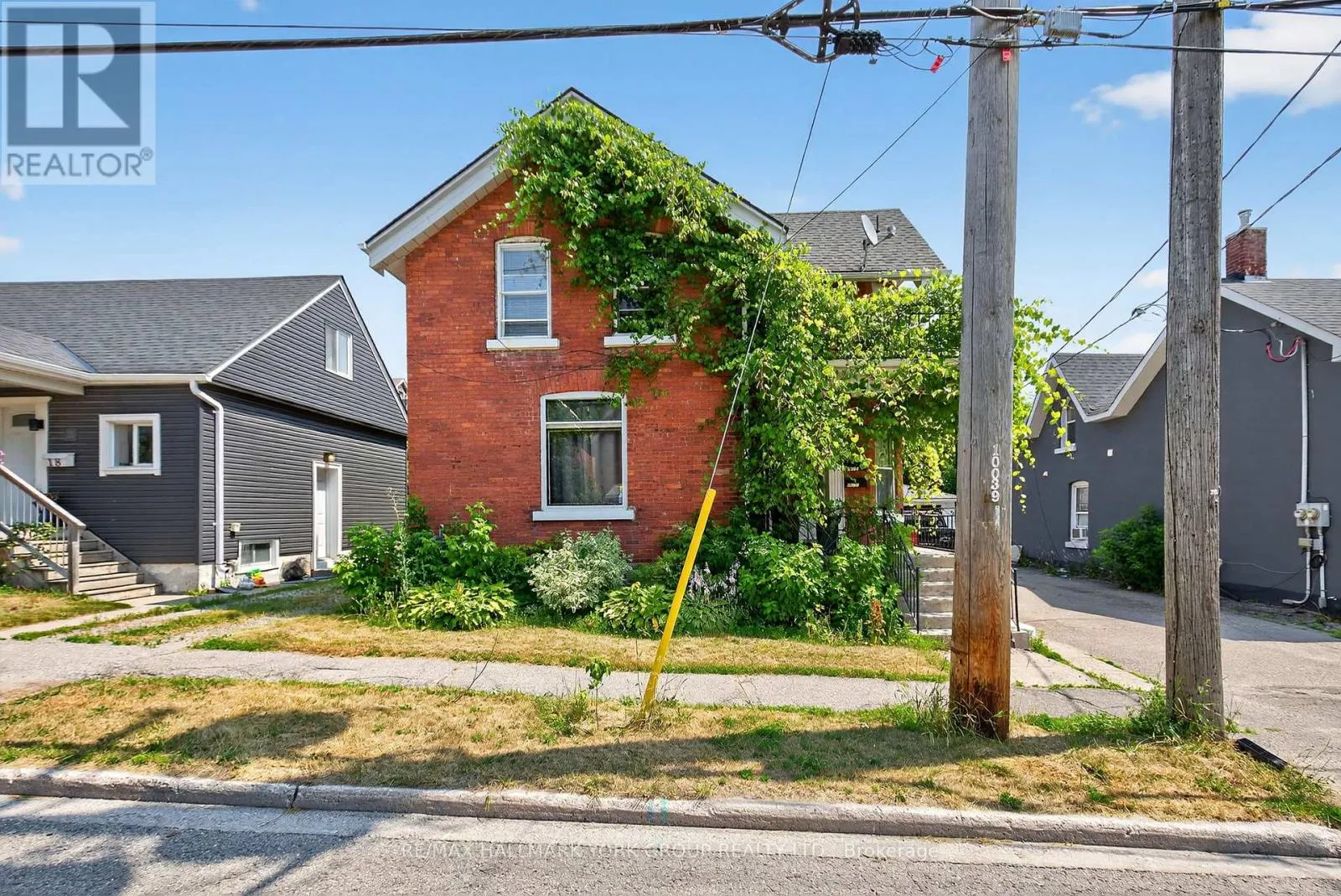 UPPER - 16 ALBERT STREET N