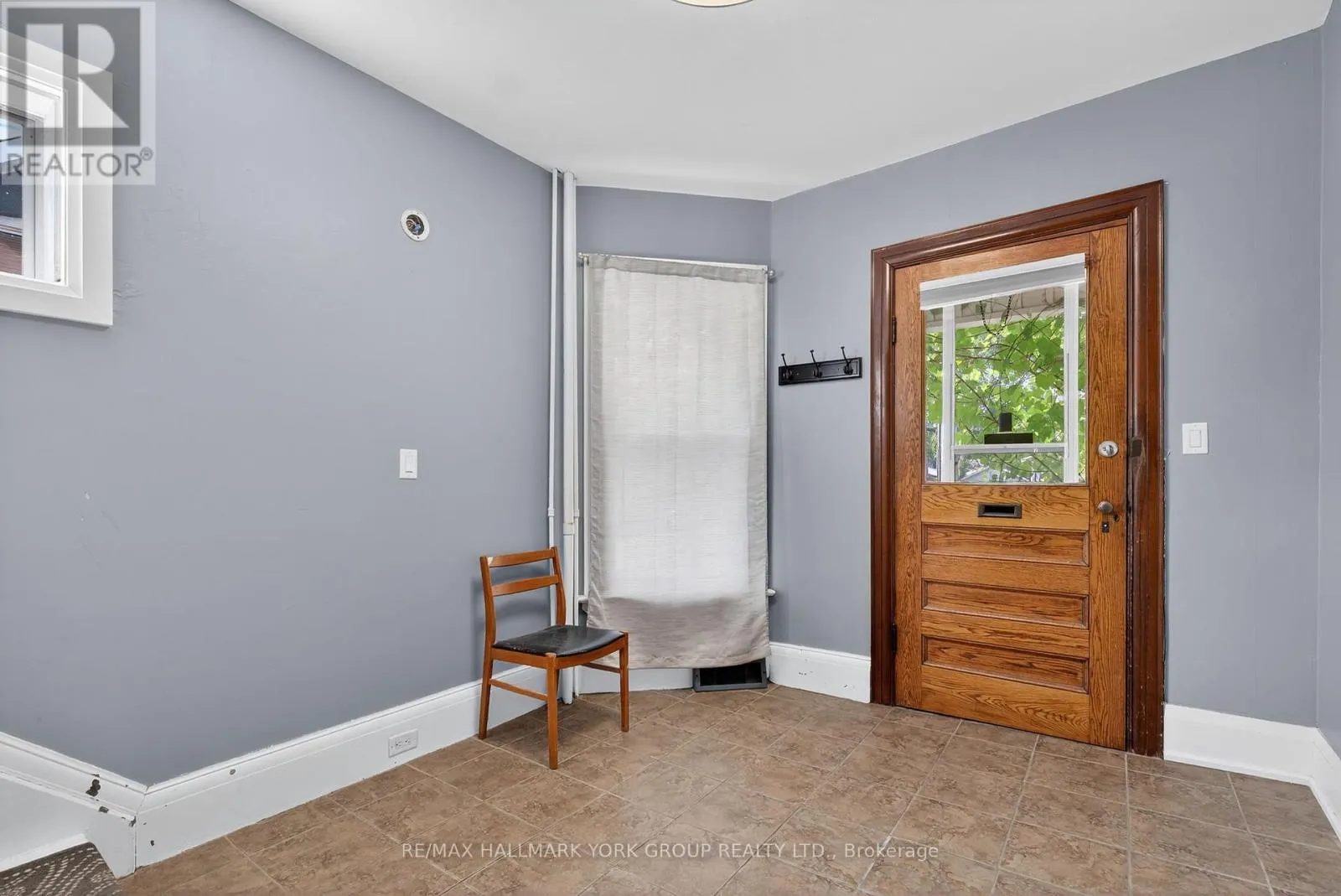 UPPER - 16 ALBERT STREET N