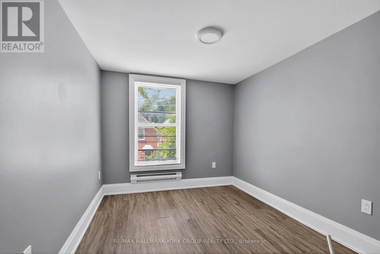 UPPER - 16 ALBERT STREET N