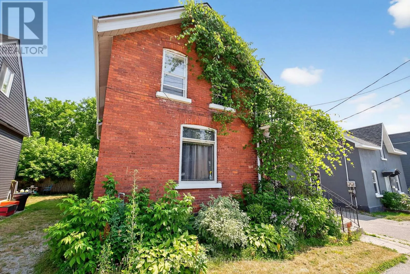 UPPER - 16 ALBERT STREET N