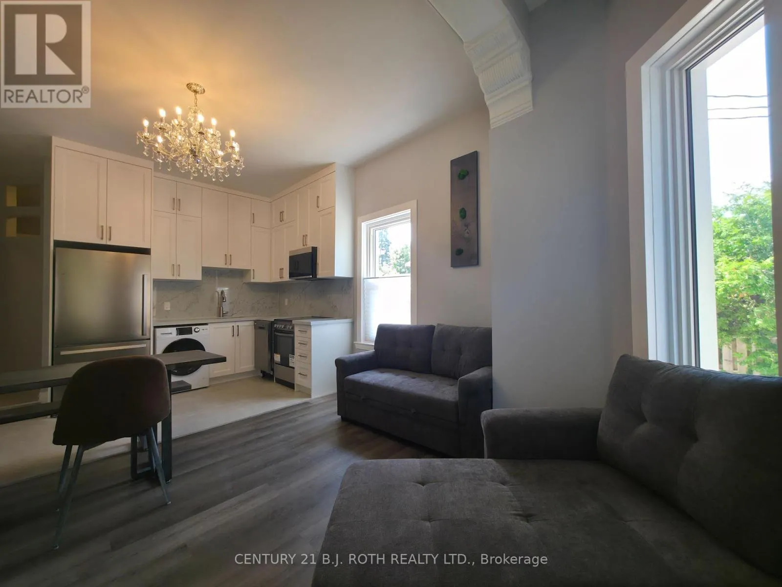 3 - 82 ALBERT STREET N