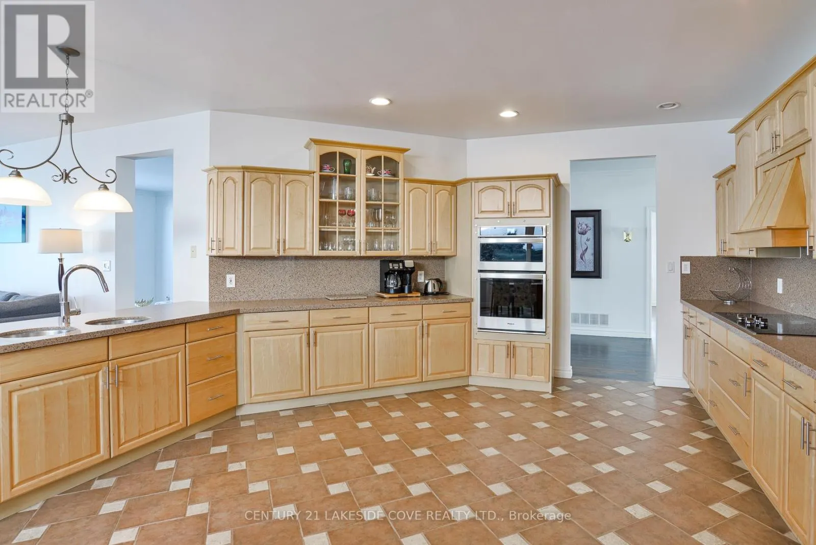 17 WILLOW CRESCENT