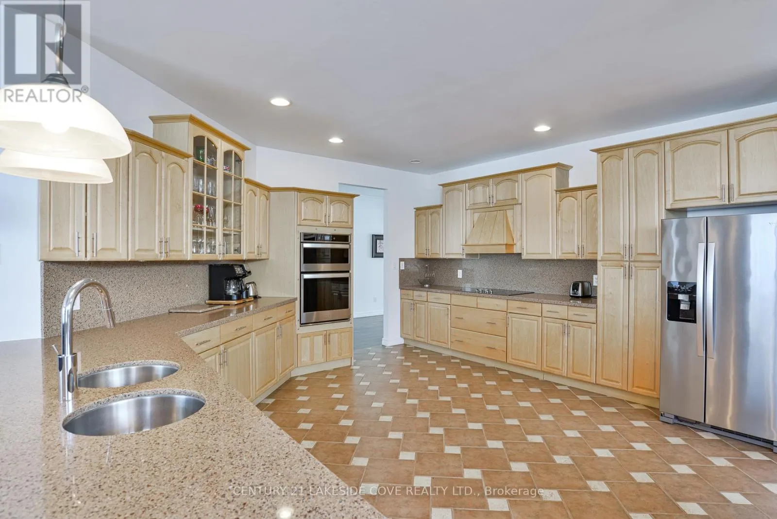 17 WILLOW CRESCENT