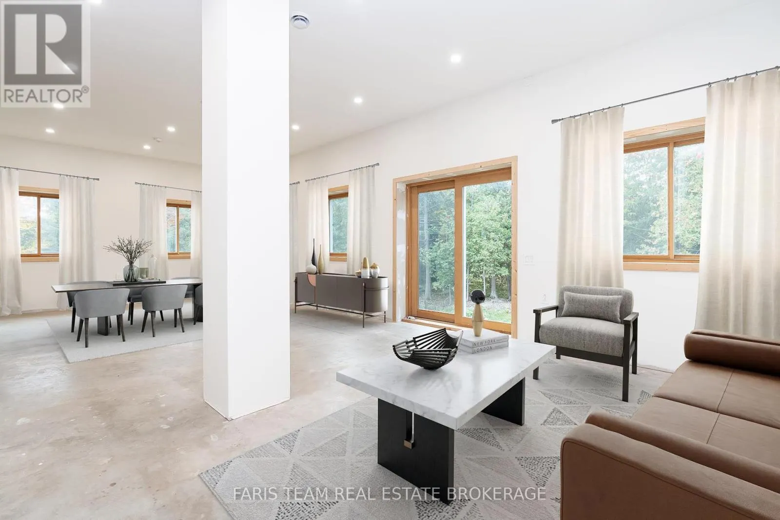 2576 CHAMPLAIN ROAD