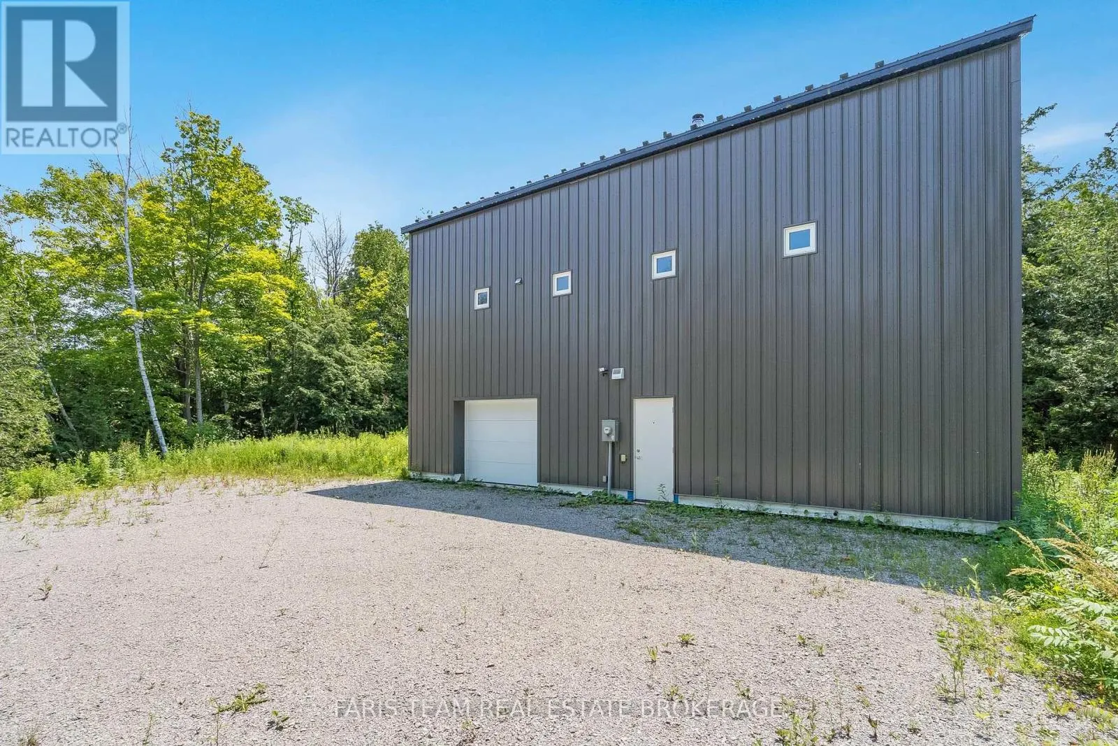 2576 CHAMPLAIN ROAD