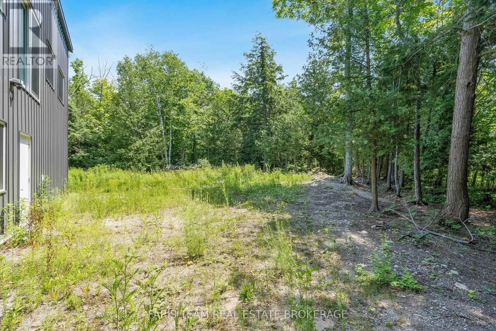 2576 CHAMPLAIN ROAD
