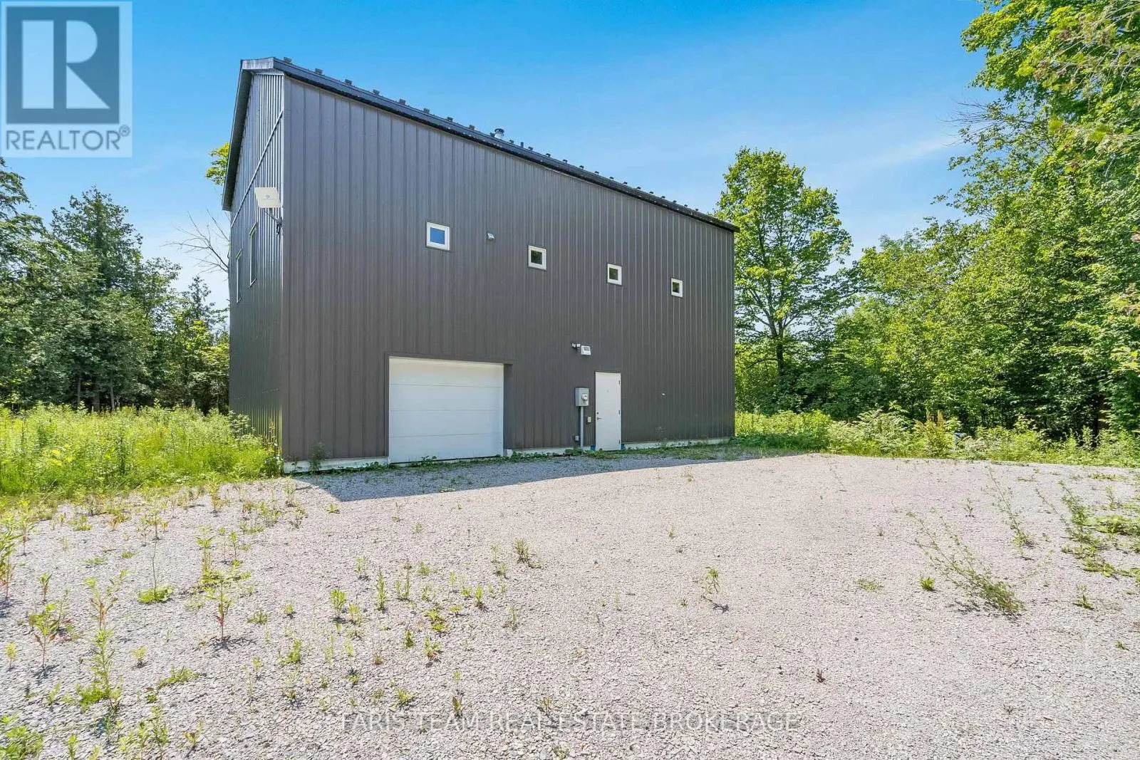 2576 CHAMPLAIN ROAD