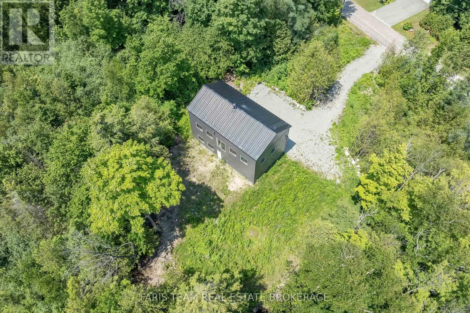 2576 CHAMPLAIN ROAD