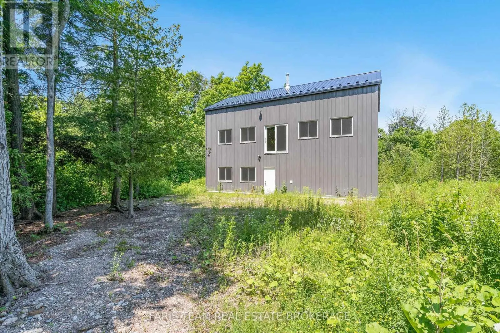 2576 CHAMPLAIN ROAD