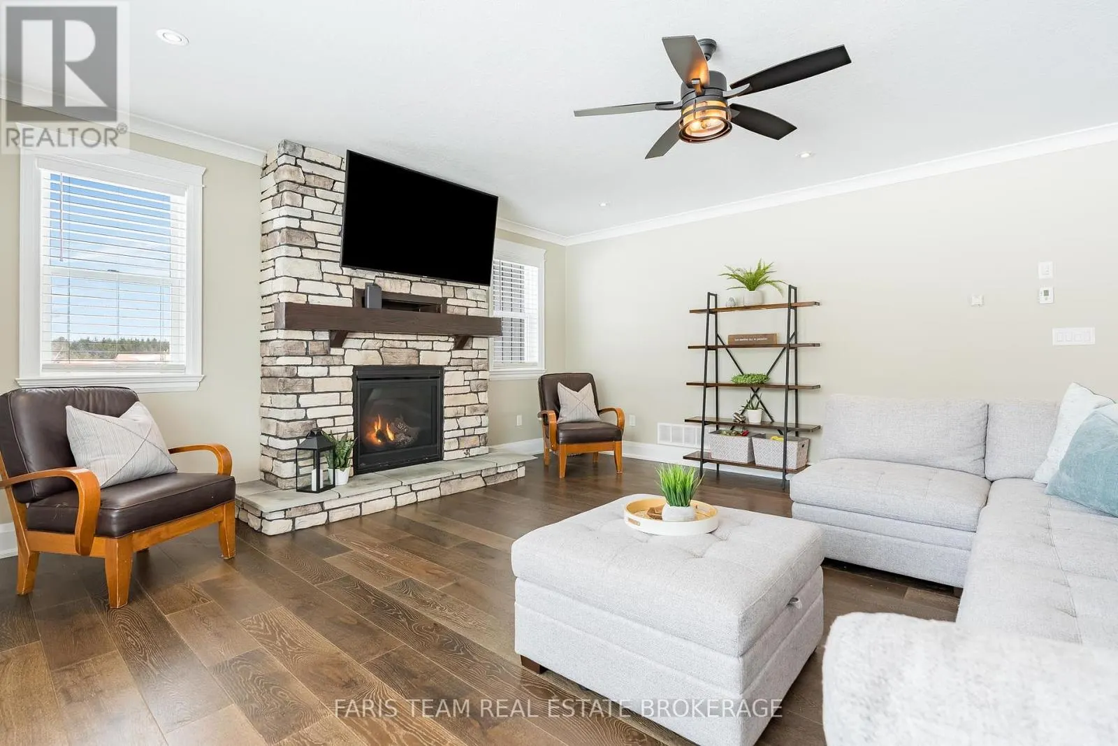 2448 STOCKDALE ROAD
