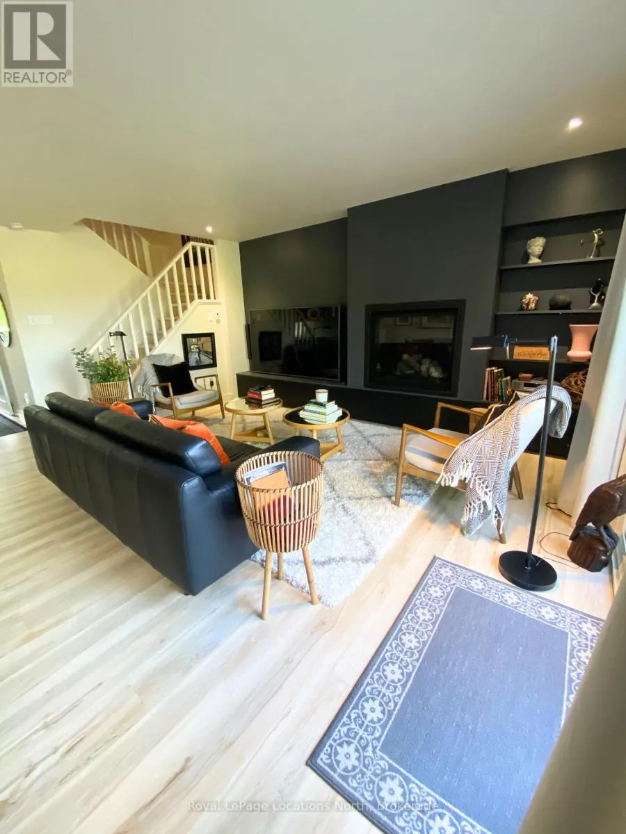 12 - 152 ESCARPMENT CRESCENT, #12