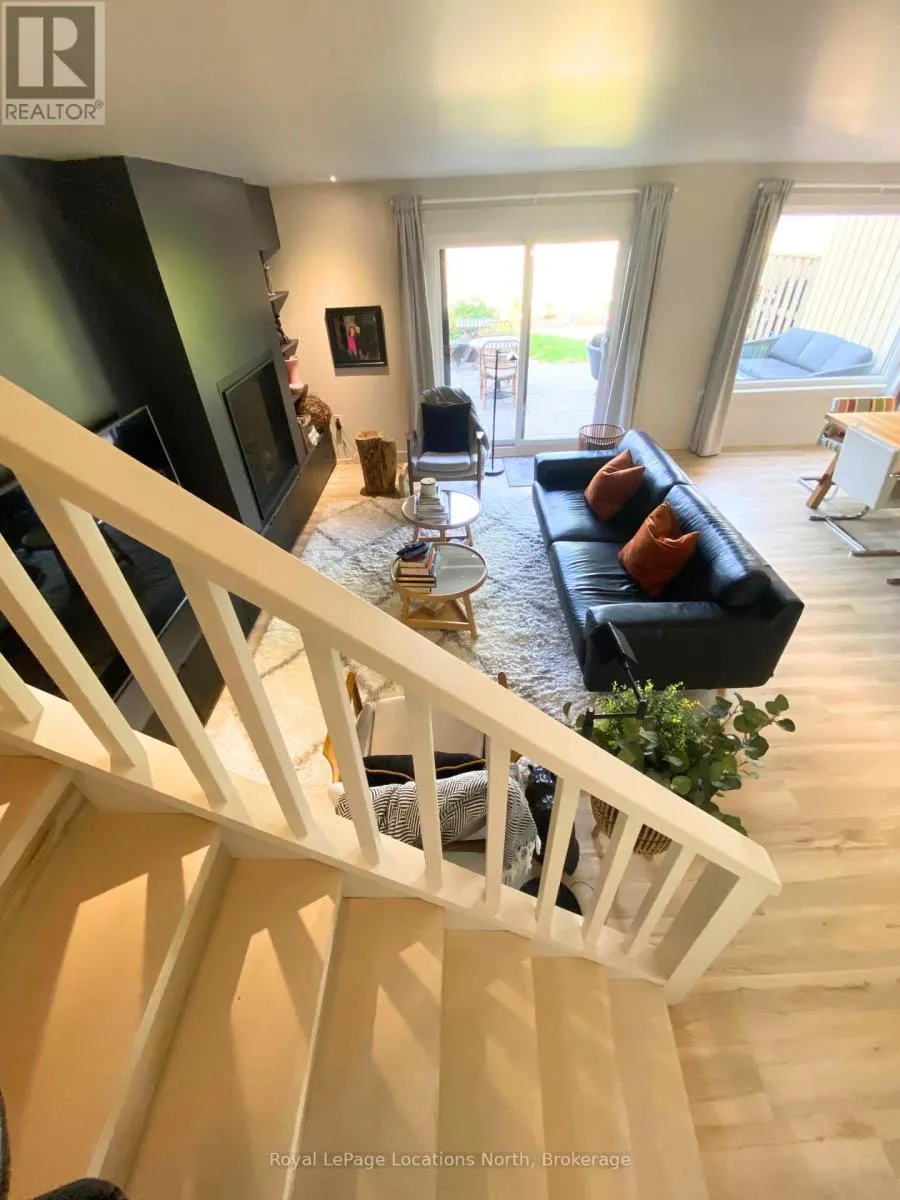 12 - 152 ESCARPMENT CRESCENT, #12