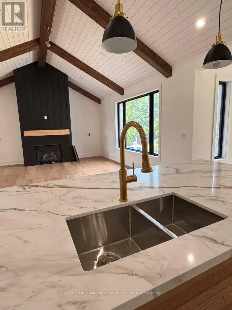5 JEAN MILLER COURT