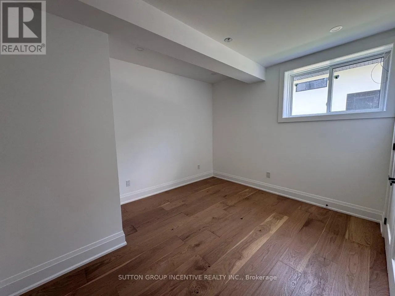 5 JEAN MILLER COURT