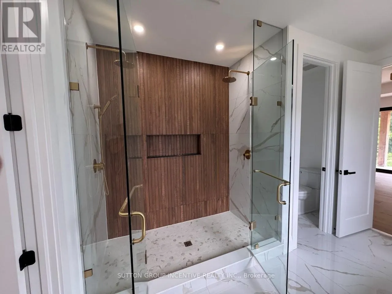 5 JEAN MILLER COURT