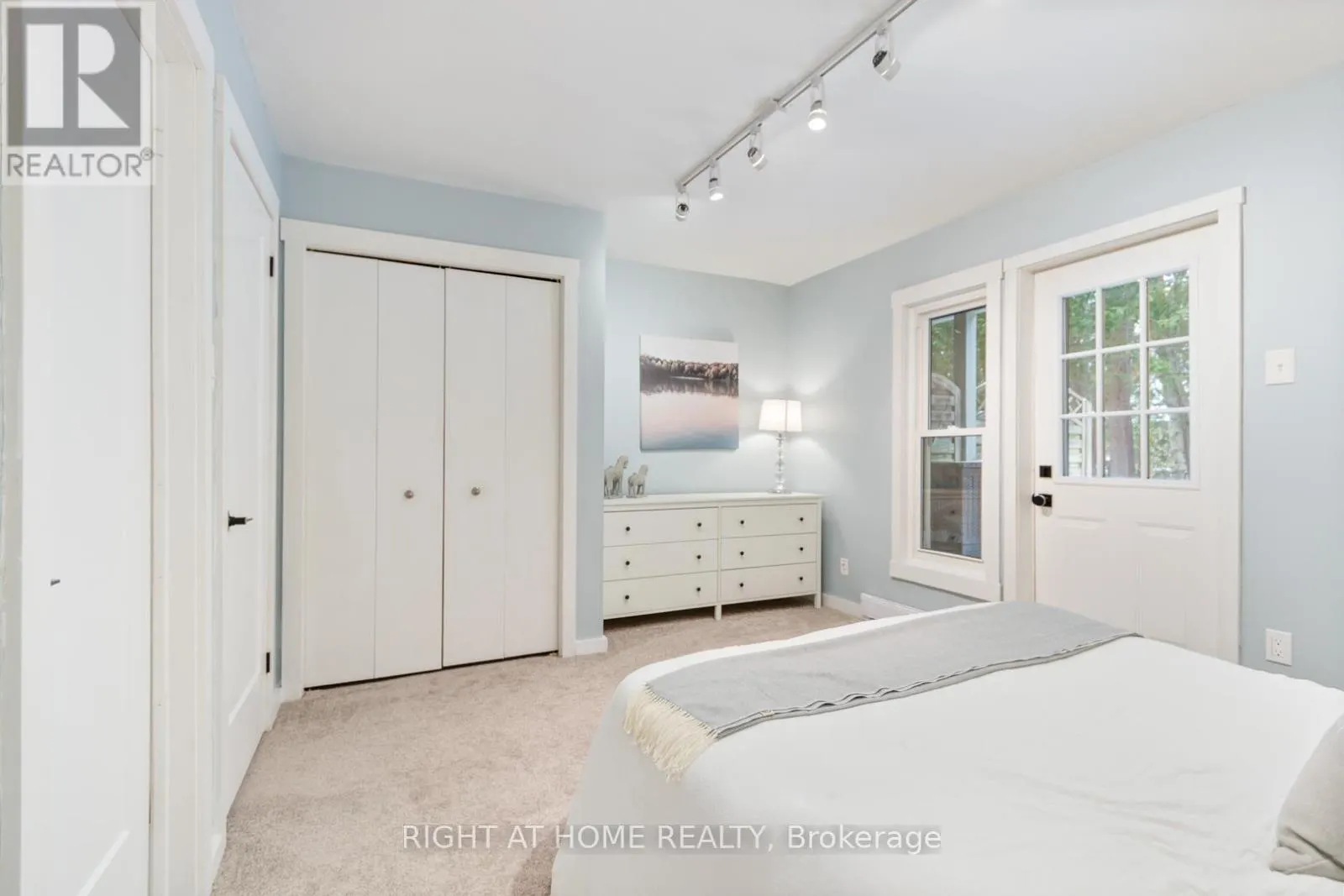 #403 - 12 DAWSON DRIVE