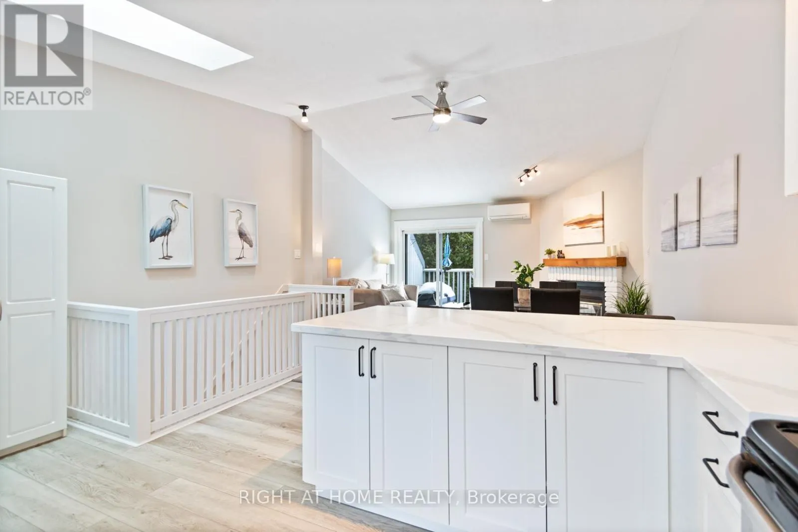 #403 - 12 DAWSON DRIVE
