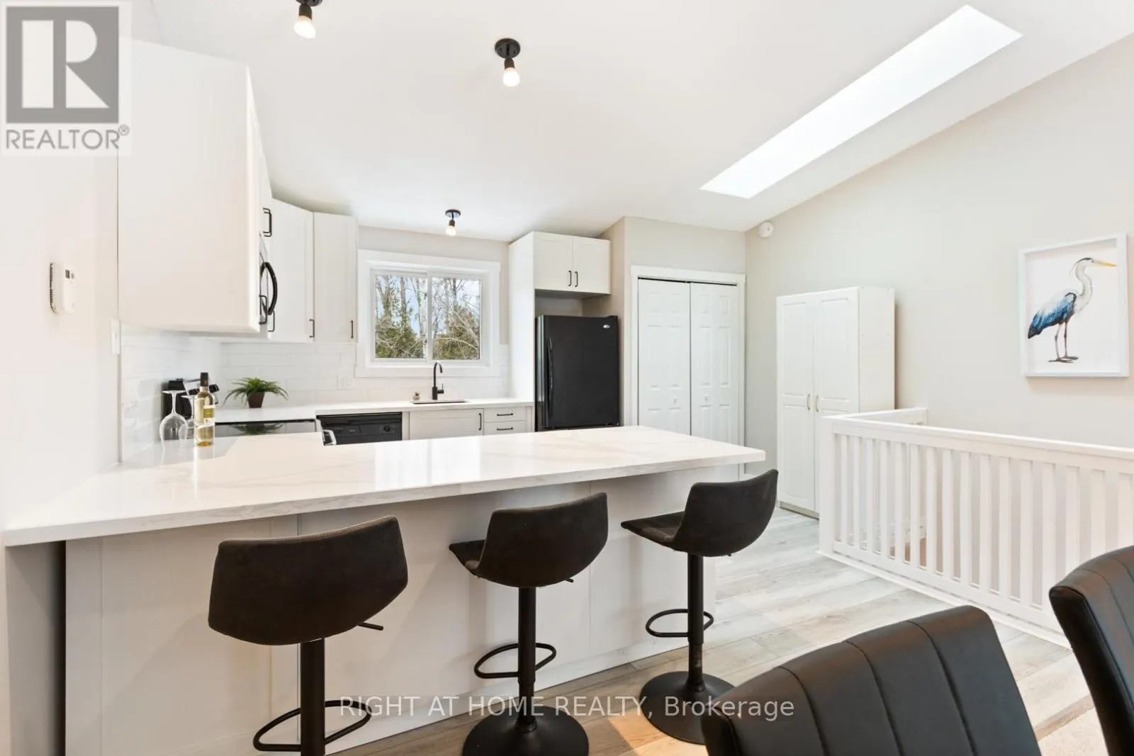 #403 - 12 DAWSON DRIVE