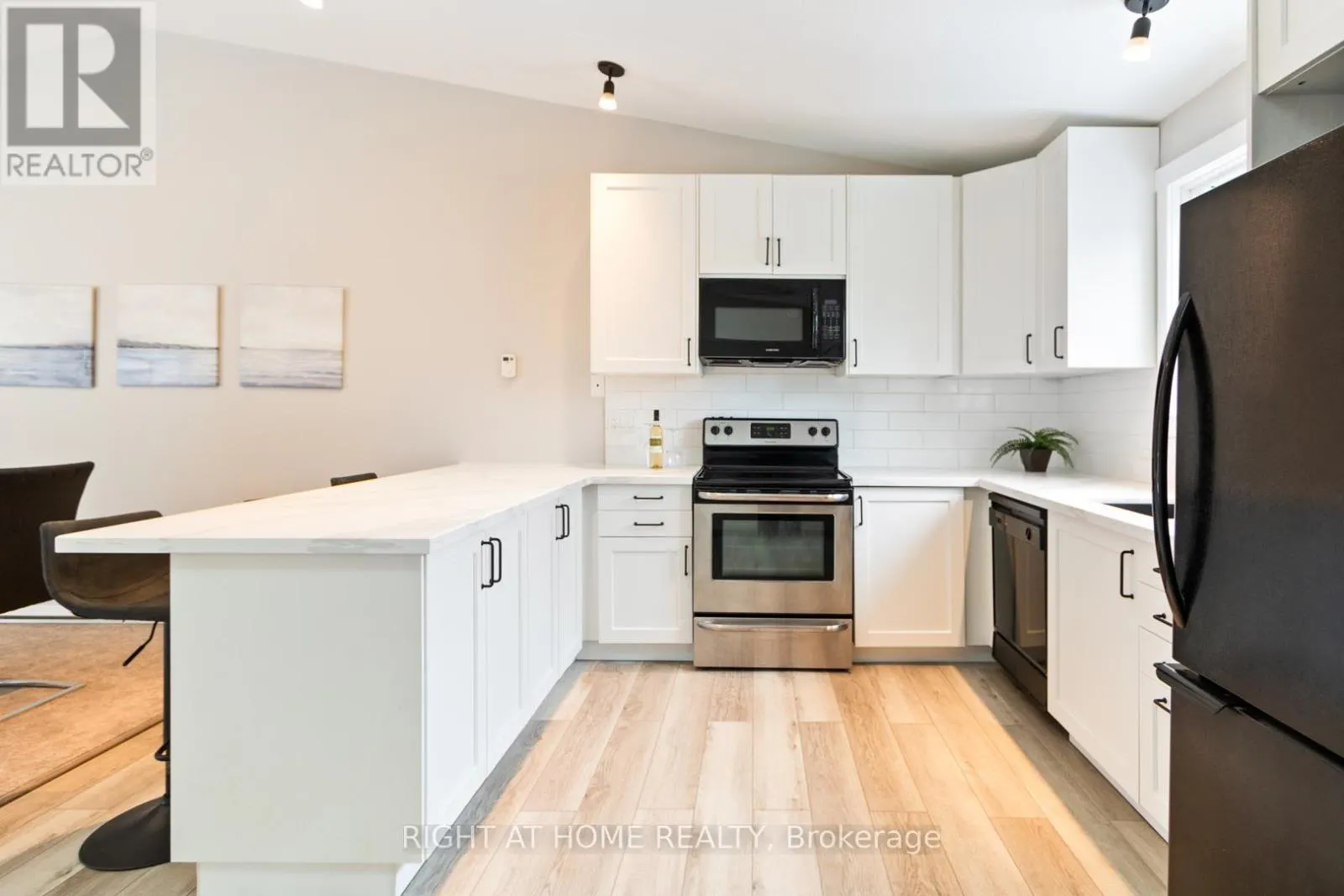 #403 - 12 DAWSON DRIVE