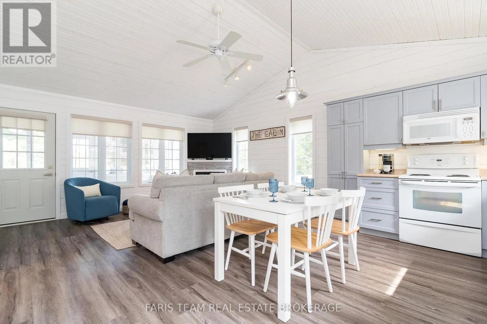 32 ALGONQUIN TRAIL