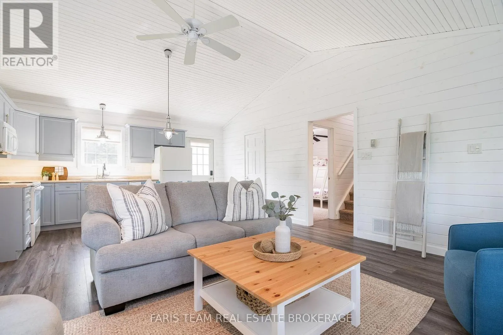 32 ALGONQUIN TRAIL