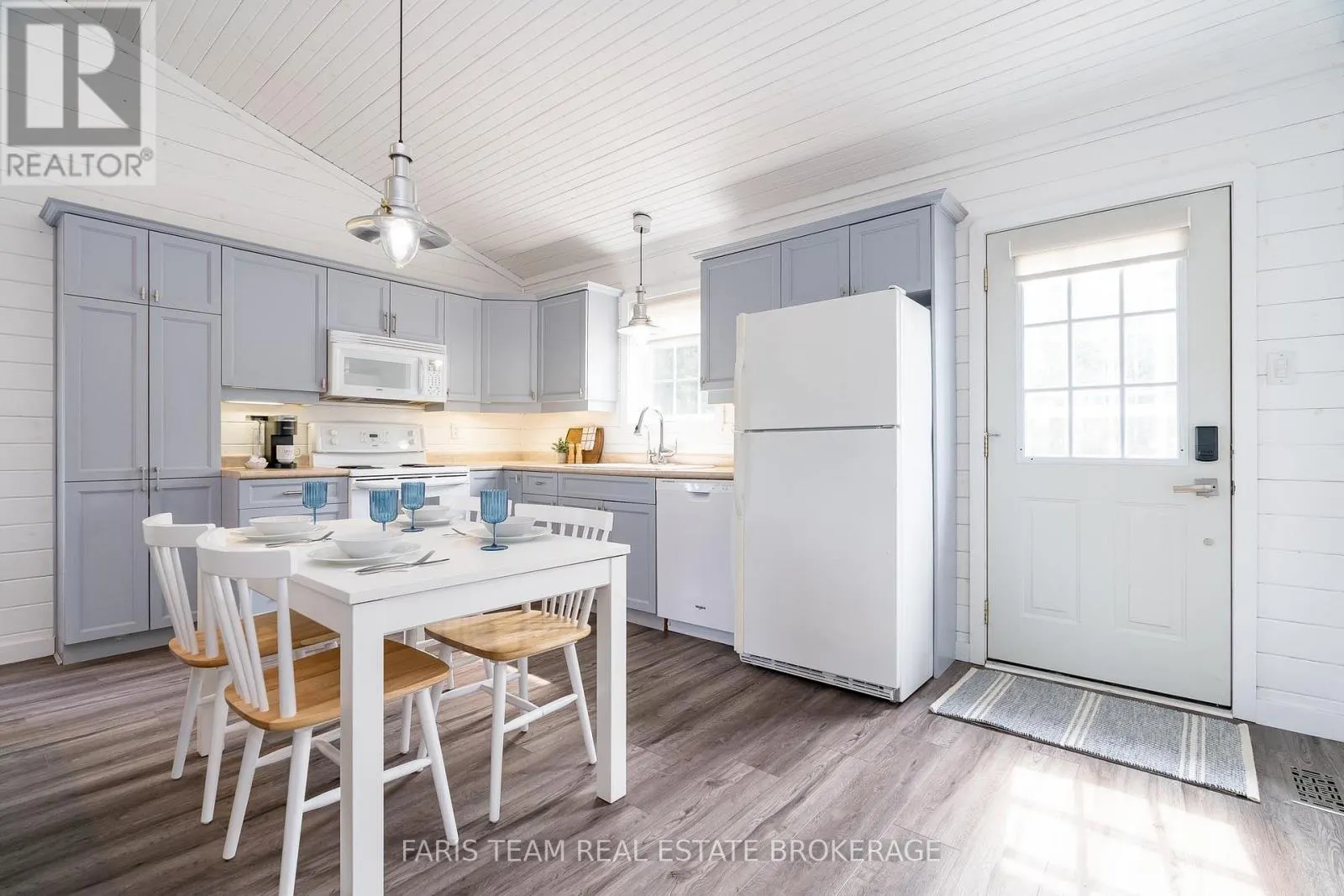 32 ALGONQUIN TRAIL